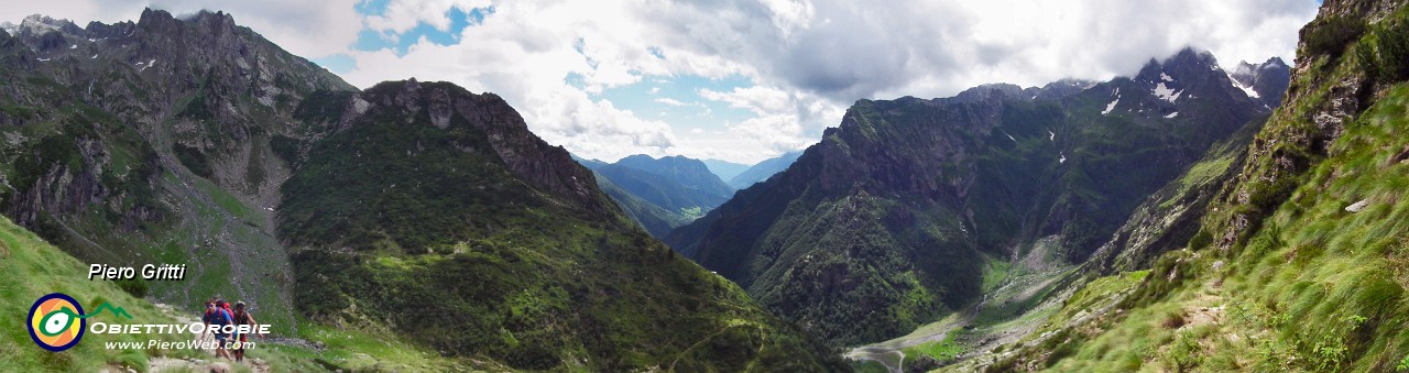 38 Panoramica sulla valle salita.jpg